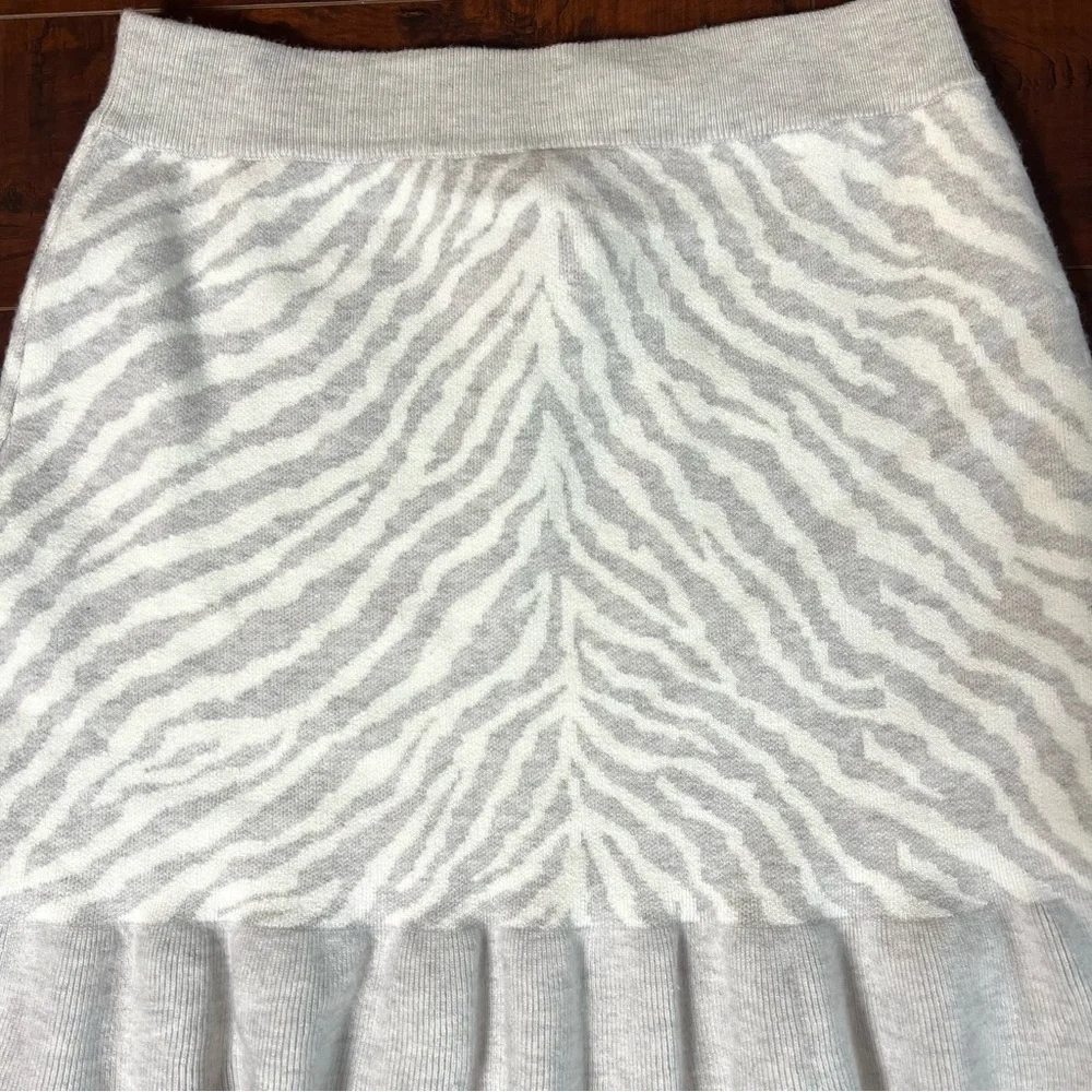 ANTHROPOLOGIE Dolan Left Coast Zebra Ruffled Knit Mini Skirt Size Small Petite